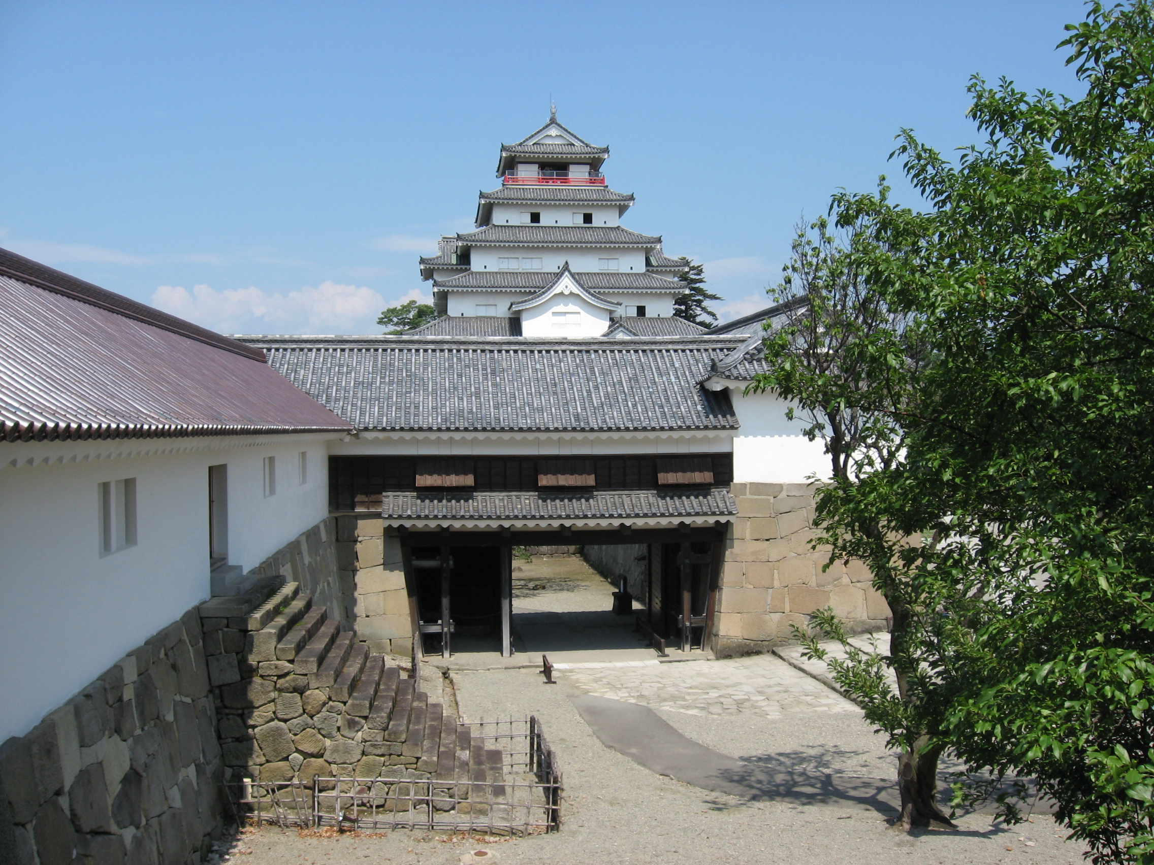 Aizuwakamatsu_Castle_03-1