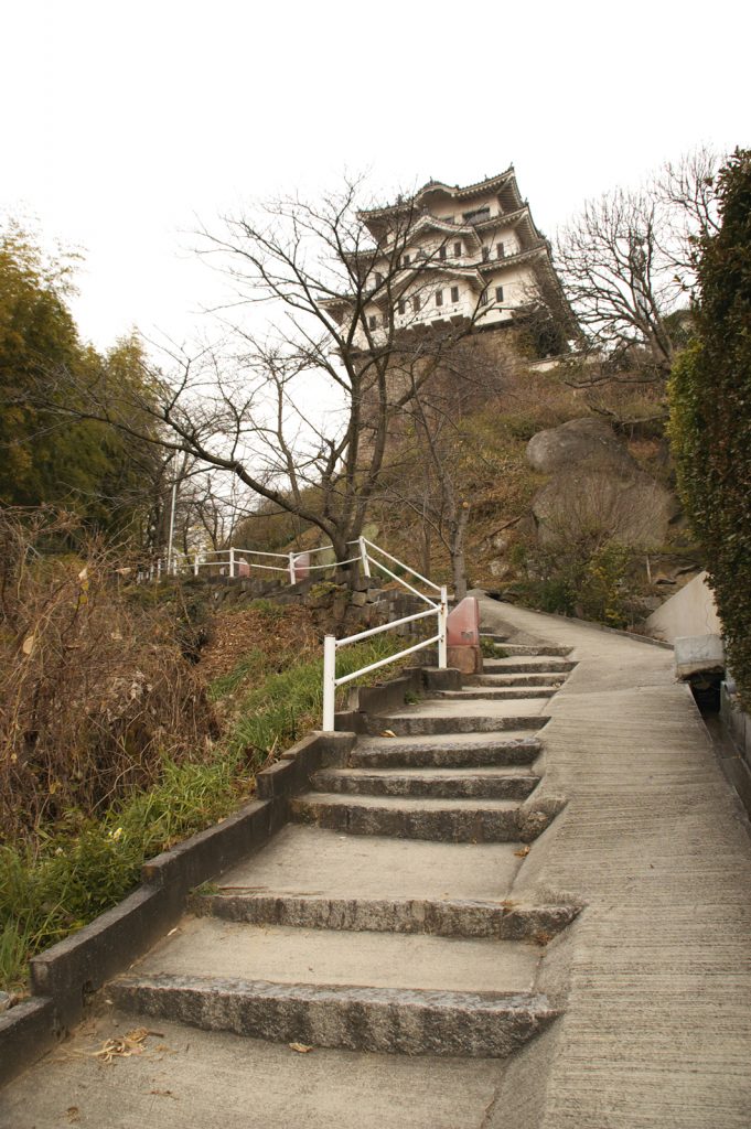 尾道城：広島県尾道市にある三層三階の模擬天守 尾道城【お城特集 日本の歴史】