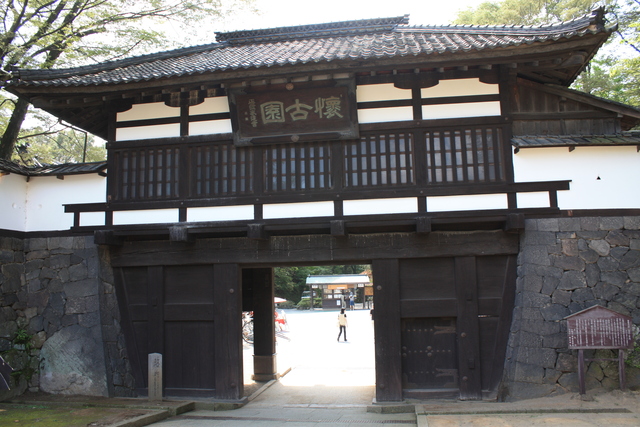 小諸城：国の重要文化財 懐古園の入り口三の門 小諸城【日本の歴史 お城特集】