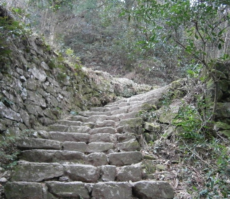 宝満城／アクセス・場所・地図 島津軍の侵攻に父高橋紹運の岩屋城と共に次男高橋統増が籠城した宝満城【お城特集 日本の歴史】