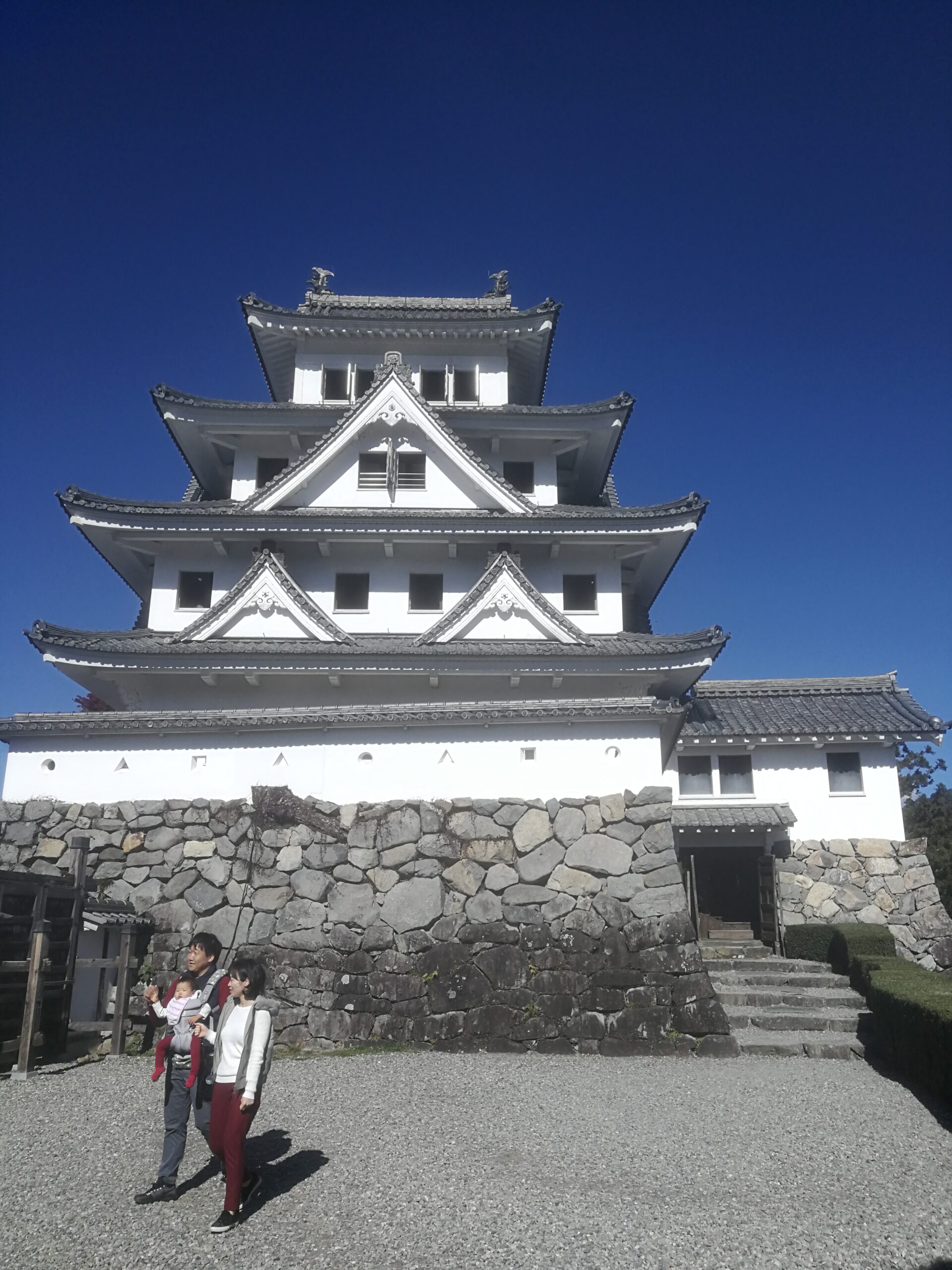 Gujo_Hachiman_castle-1
