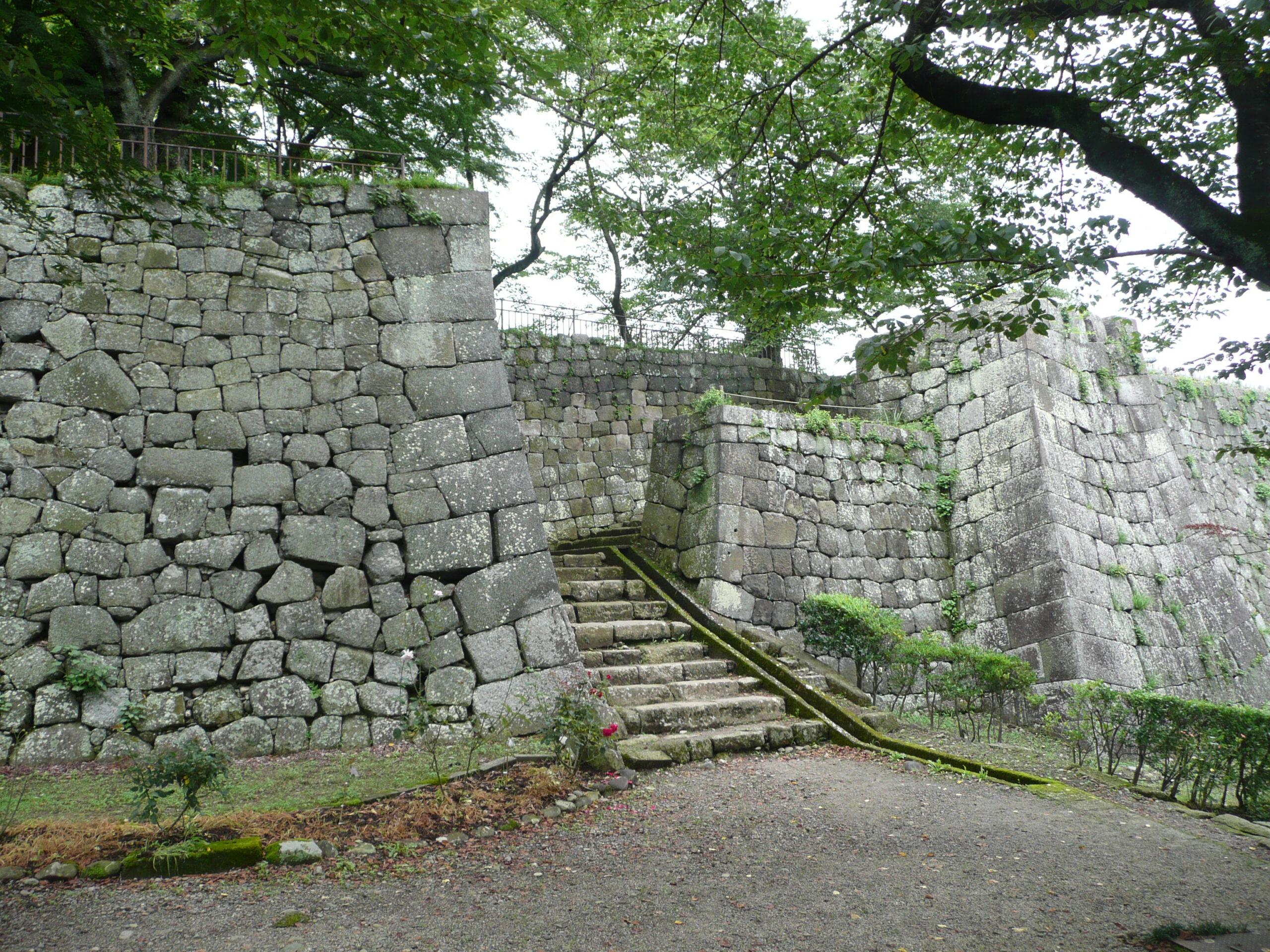 Komine_castle_sakuramon-1