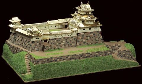 和歌山城 連立式天守閣（1/550）日本の名城プラモデル 屋根ゴールドメッキ豪華版
