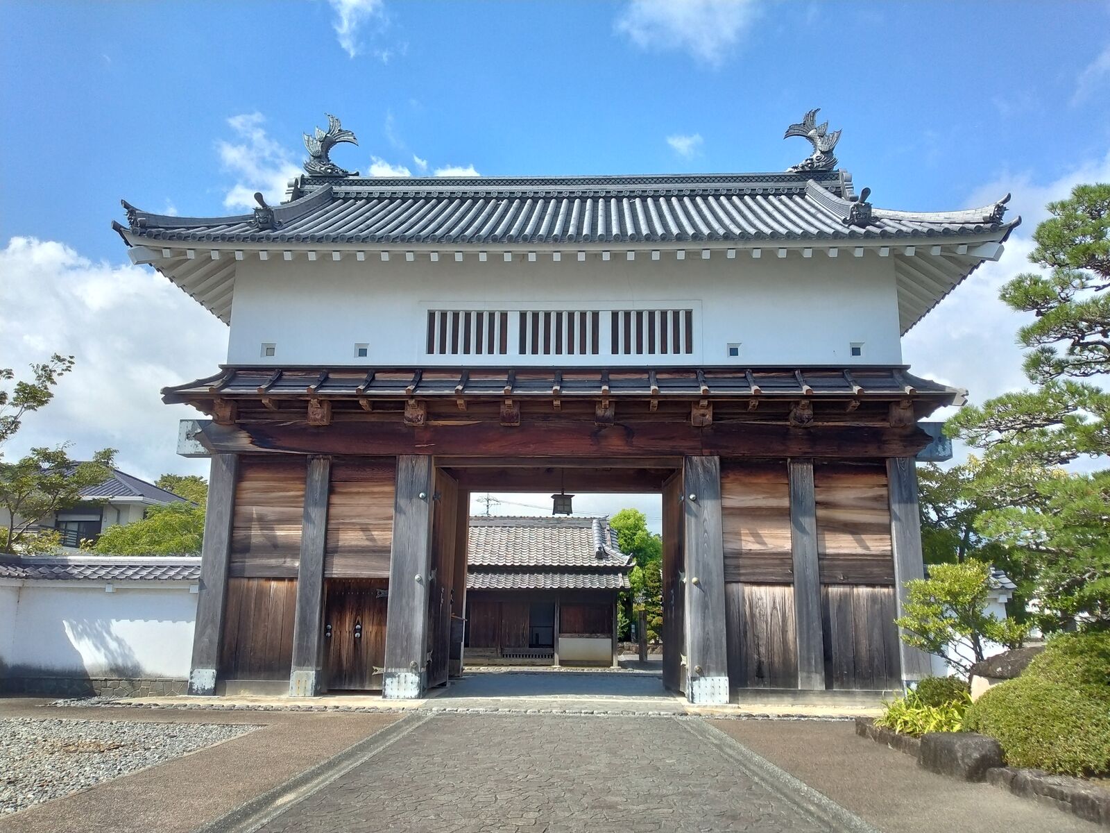 掛川城の復元された大手門