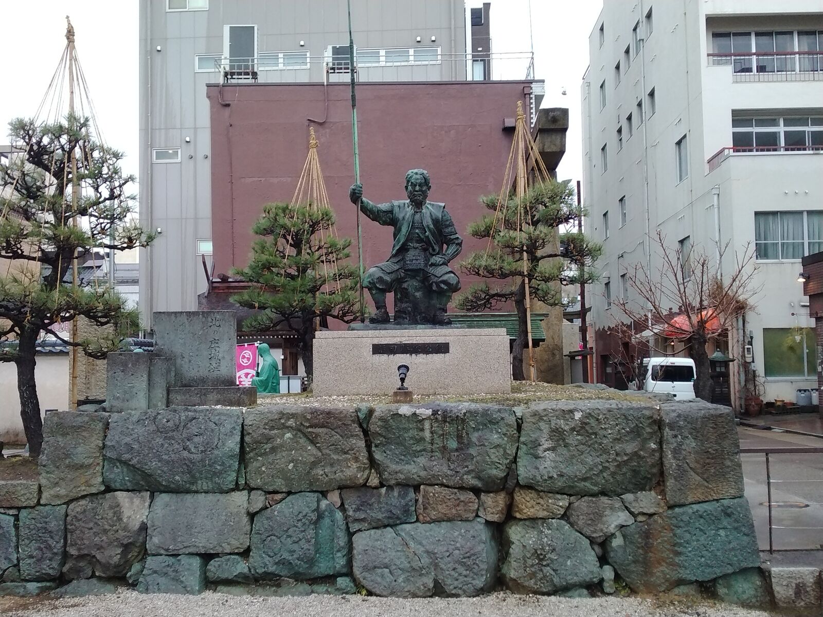 柴田勝家像