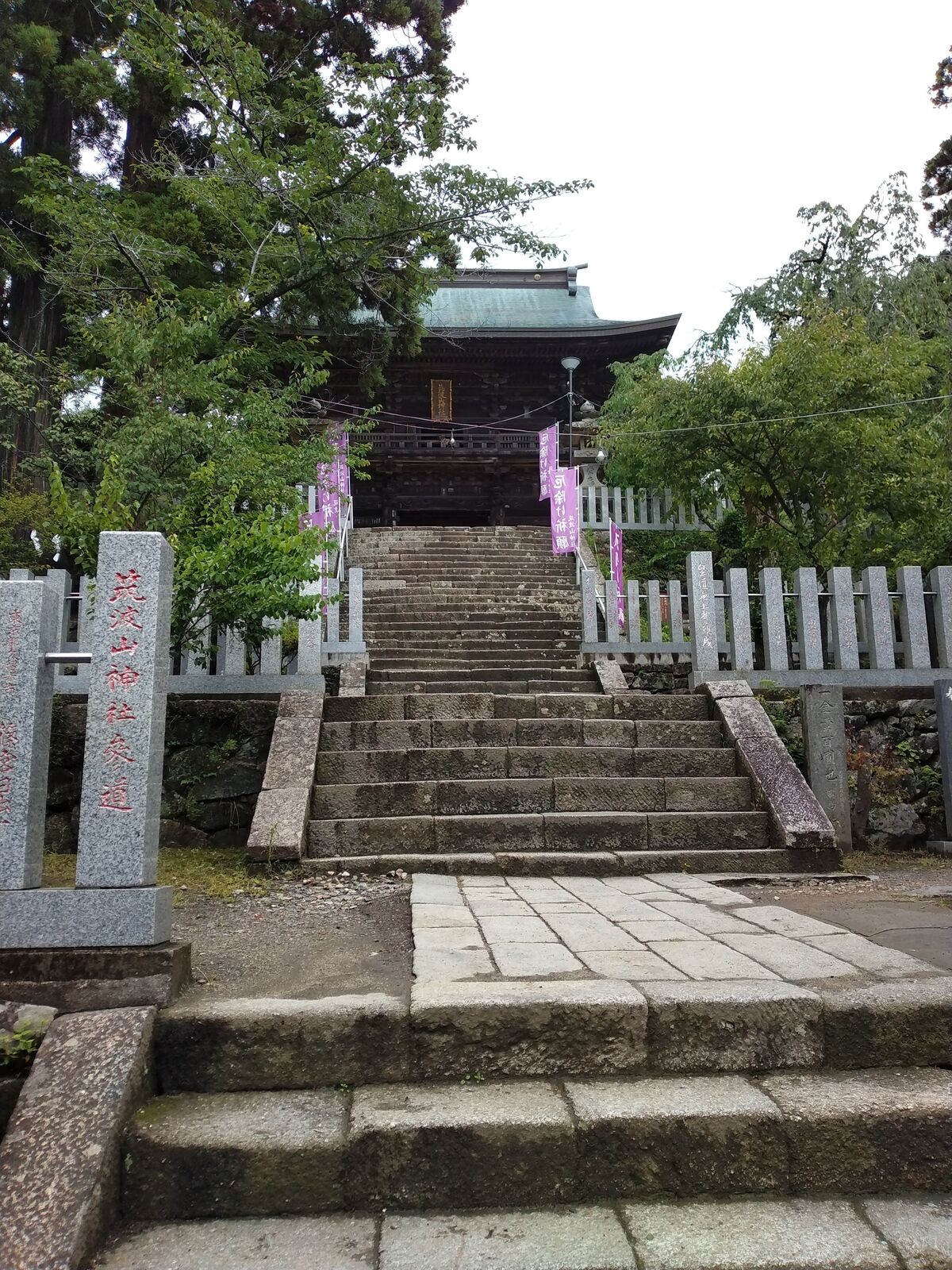 筑波山神社の参道と石段