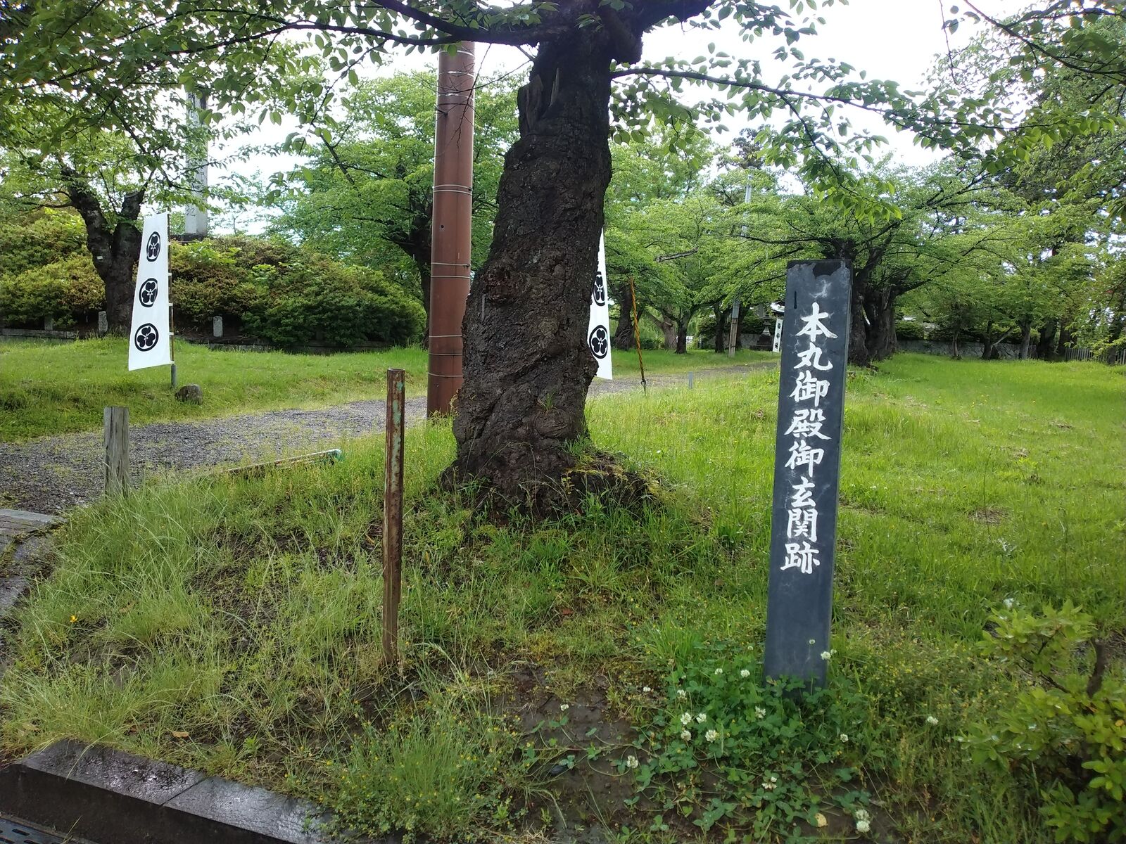 鶴ヶ岡城 本丸御殿御玄関跡の標柱