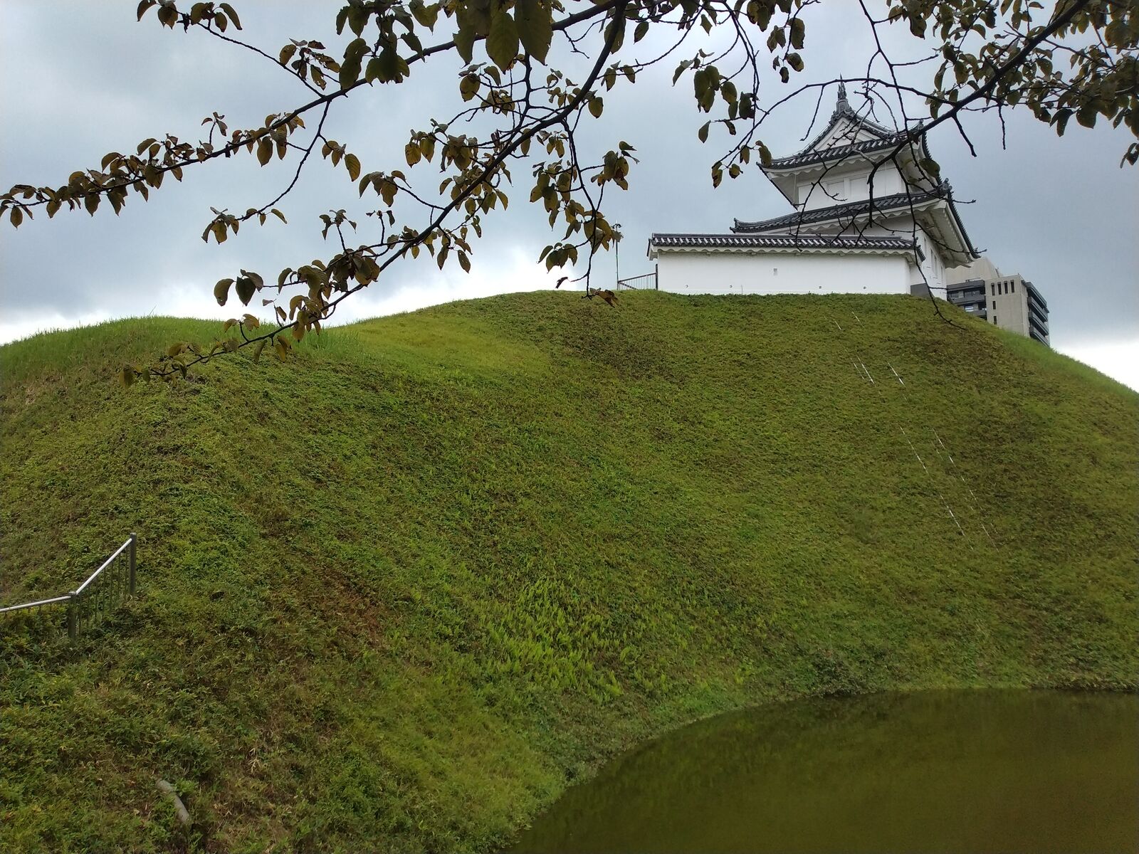宇都宮城 土塁の上に建つ清明台櫓