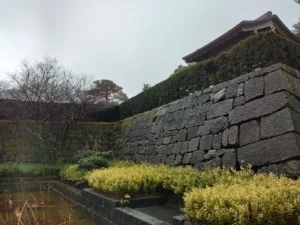 福井城の石垣と内堀