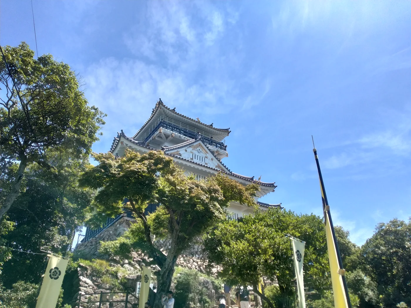 岐阜城の天守を見上げる
