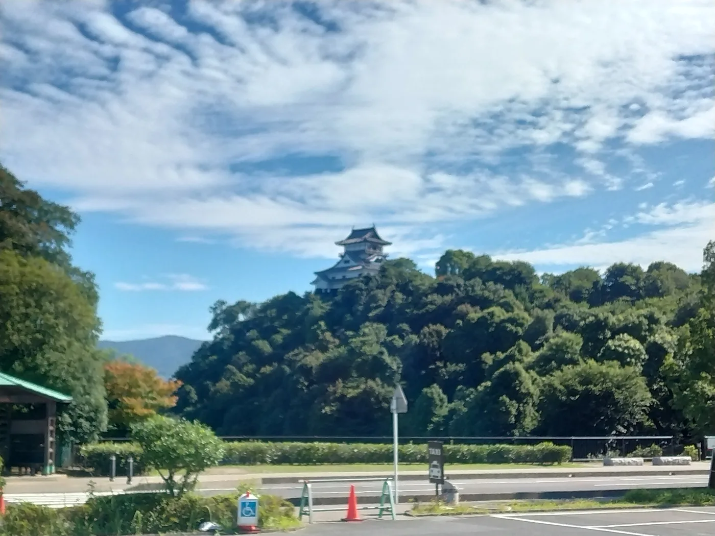 木曽川側から見た犬山城の城山