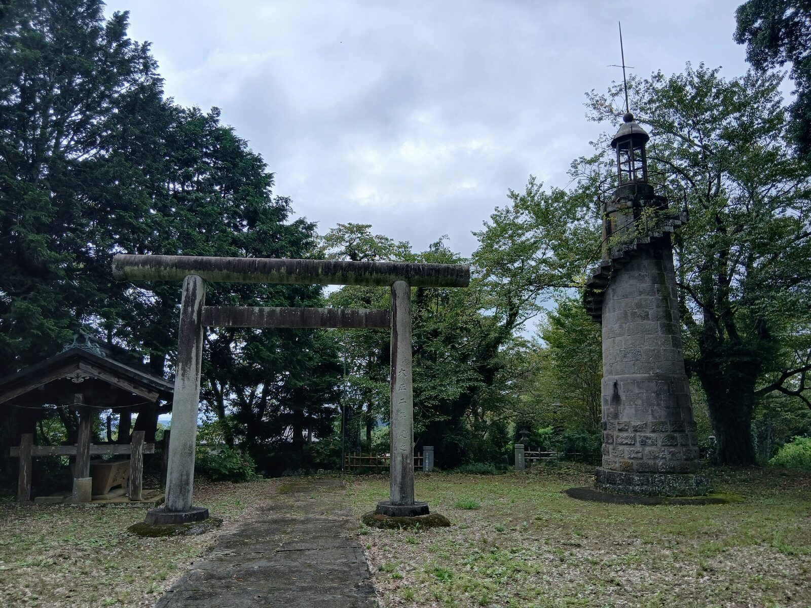 黒羽小学校に移築された侍門