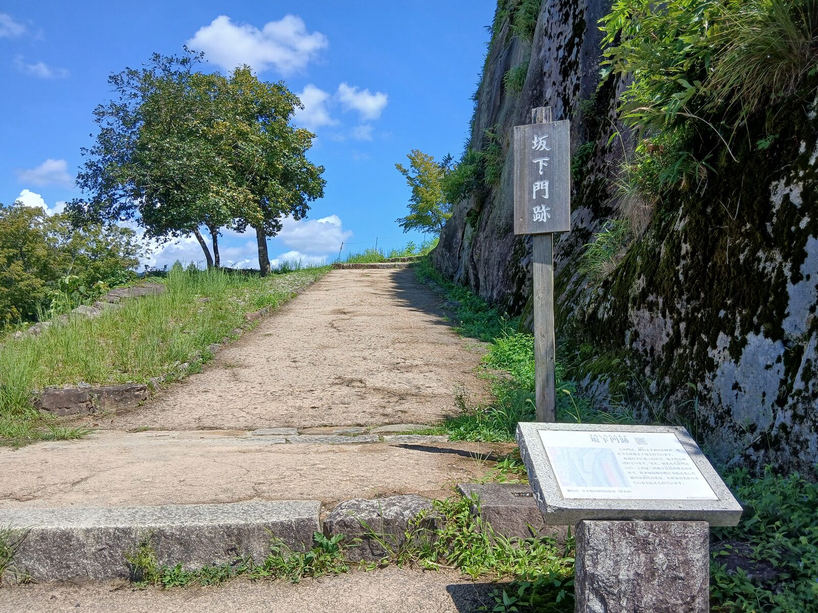 苗木城の坂下門跡
