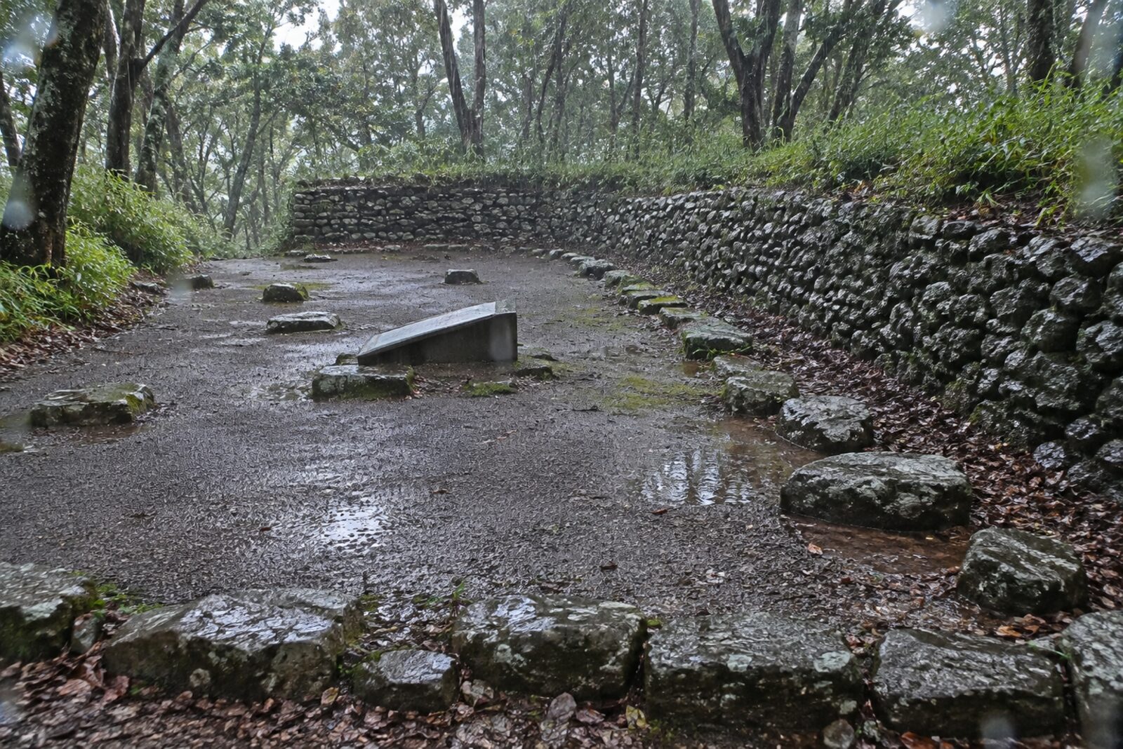 岡豊城跡で検出された礎石建物跡