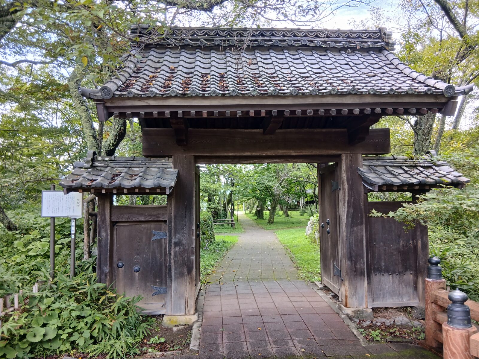 高遠城址公園の白兎門