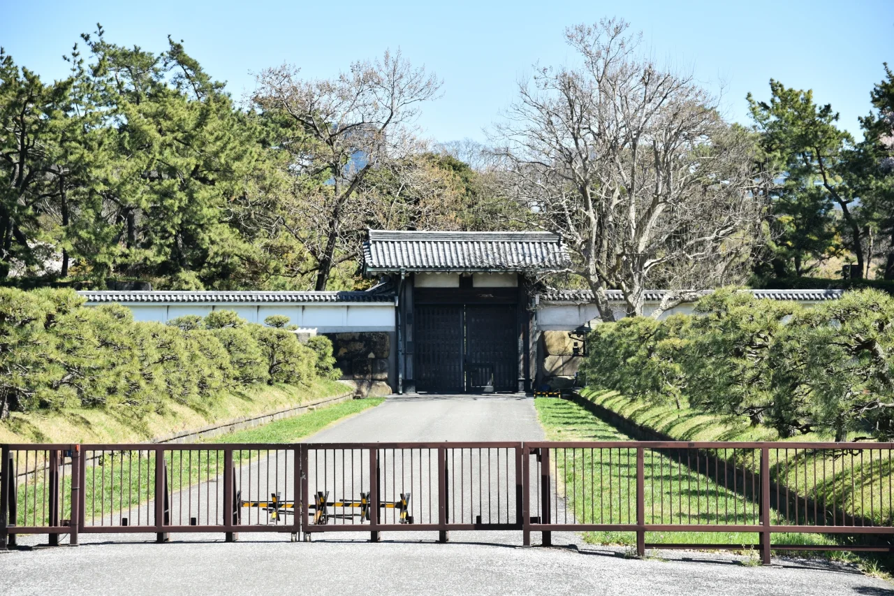皇居の半蔵門。江戸城の西側の門で、服部半蔵正成の屋敷が近くにあったことが名の由来といわれる