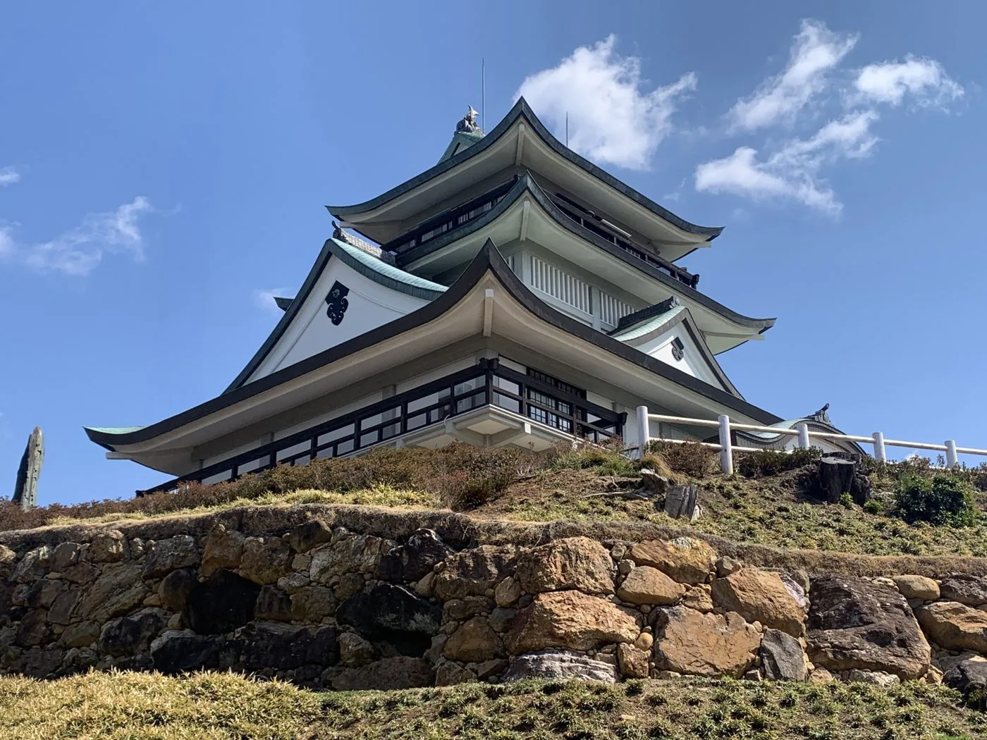 小牧山の山頂に建つ小牧市歴史館