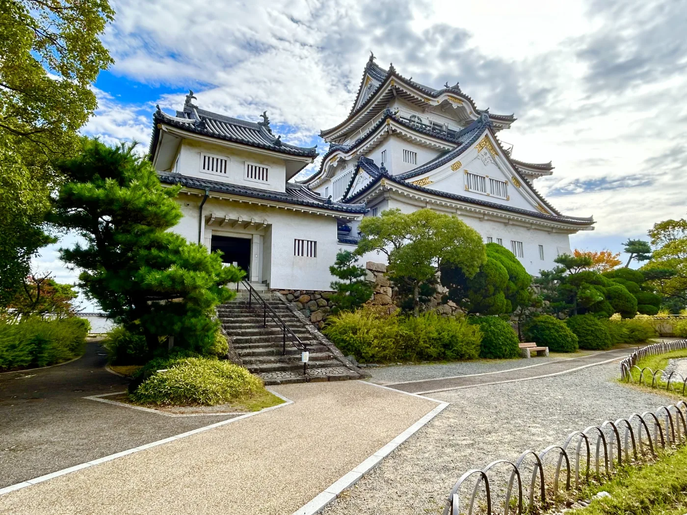 岸和田城の天守と小天守