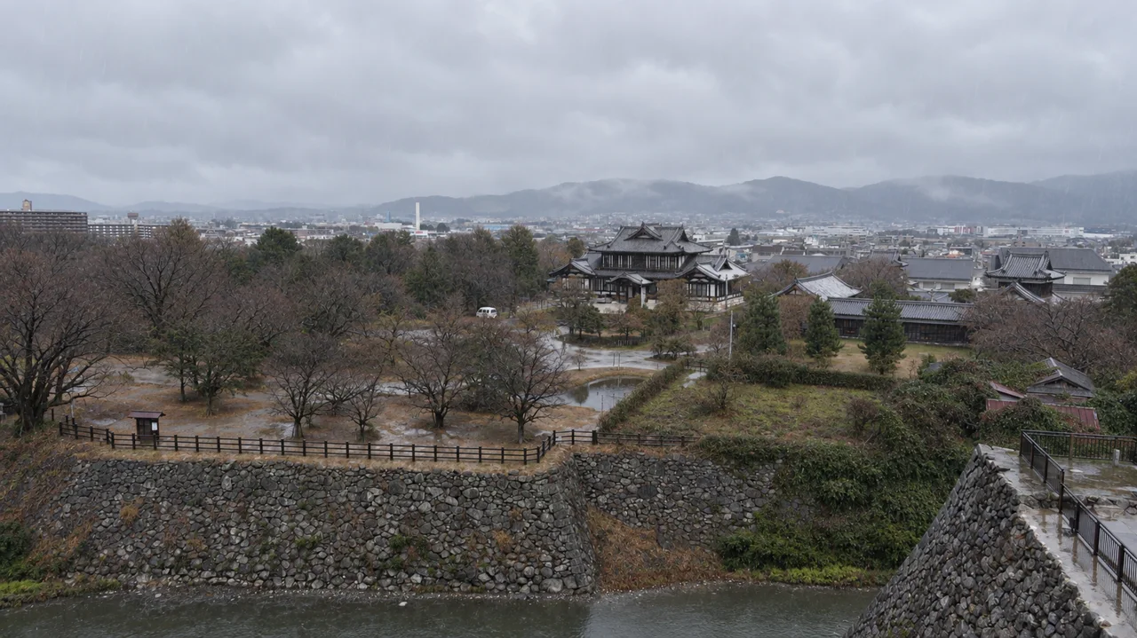大和郡山城の天守台から見おろす郡山の町