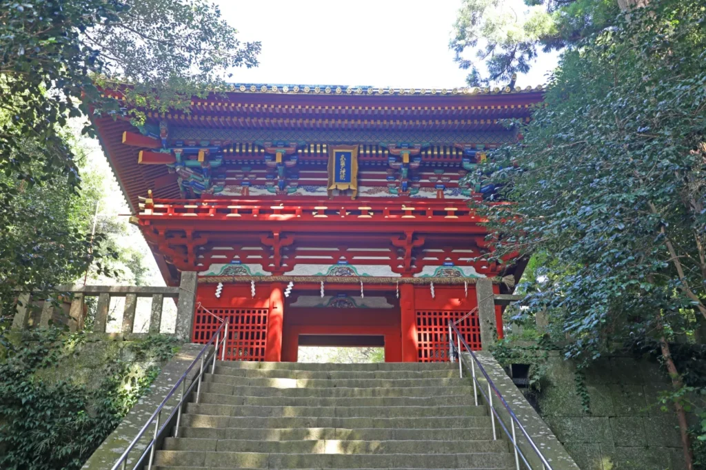 久能山東照宮の楼門と石段